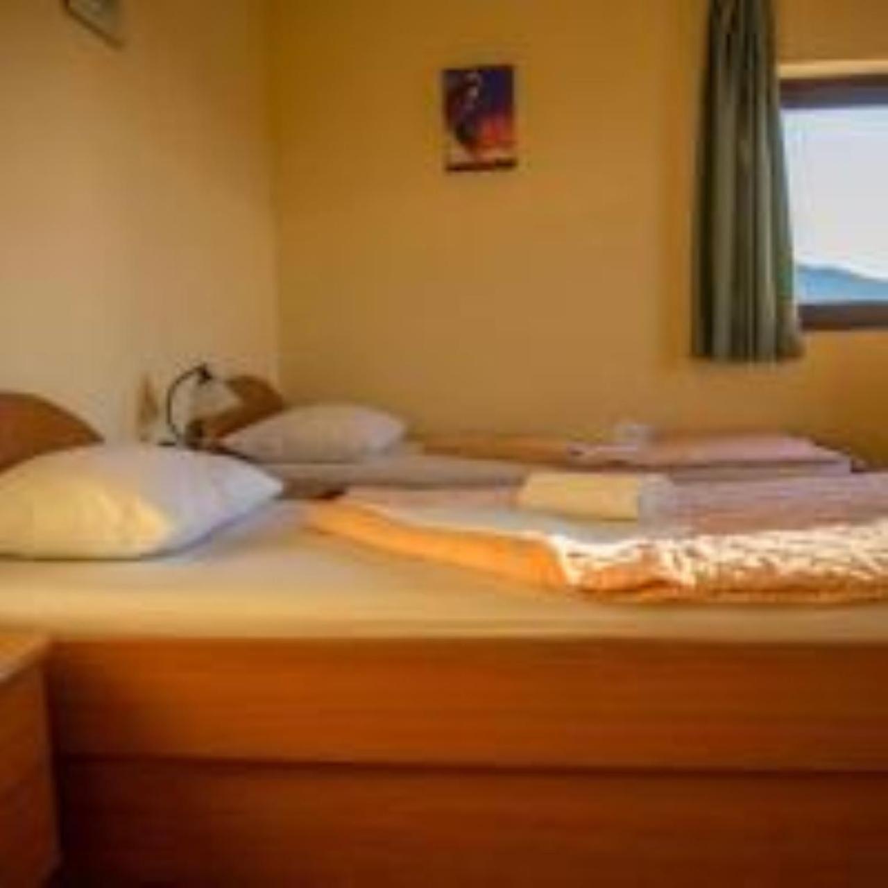 Hotel Barbaric เมจูโกเรีย ภายนอก รูปภาพ